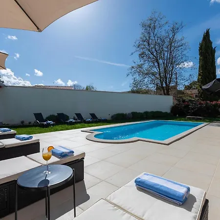 Ladora 펜션 포레치